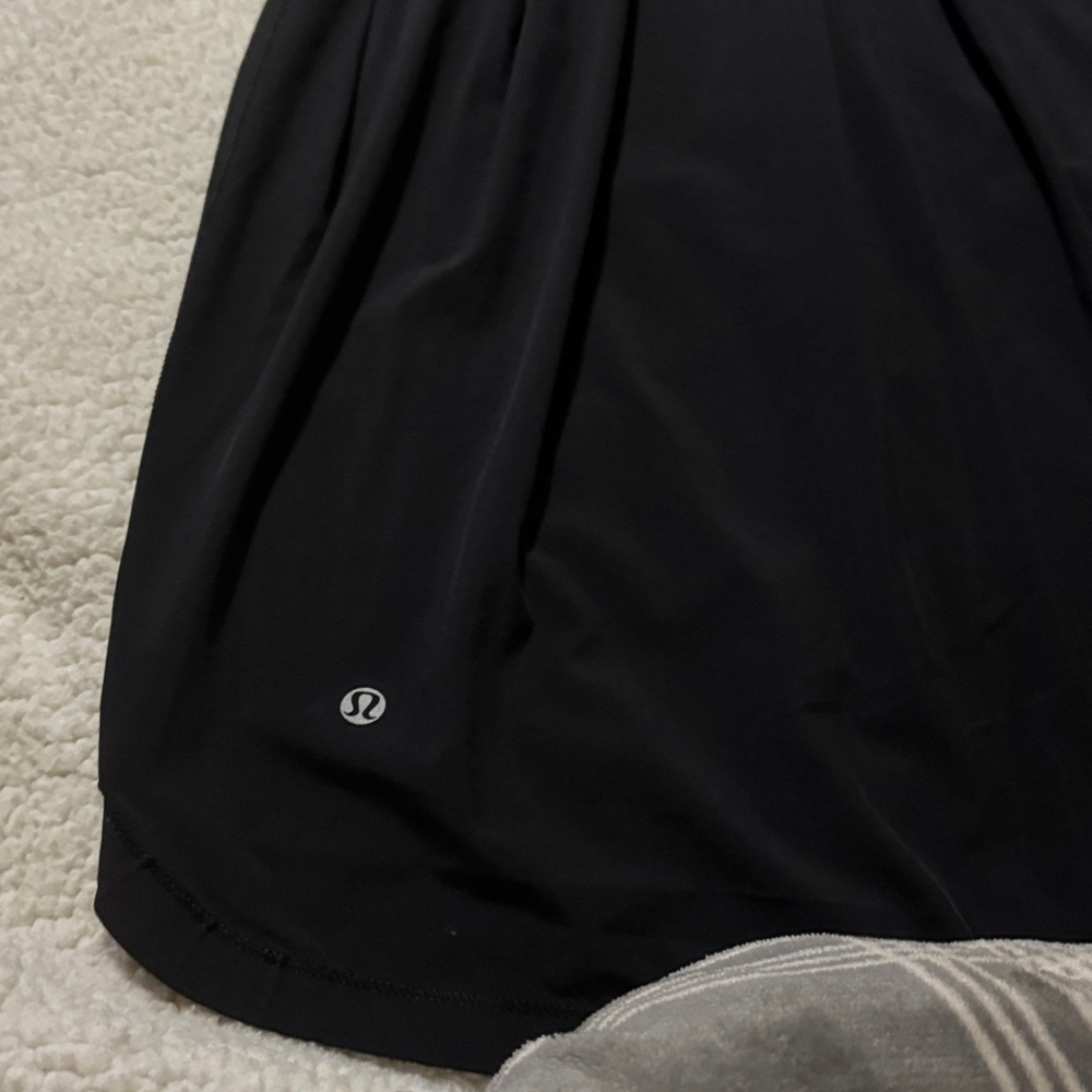 Lululemon Run Jacket. Size 8 - Picture 5 of 7